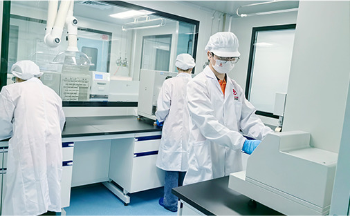 Fonctionnement de l'&eacute;quipe dans un laboratoire de salle blanche