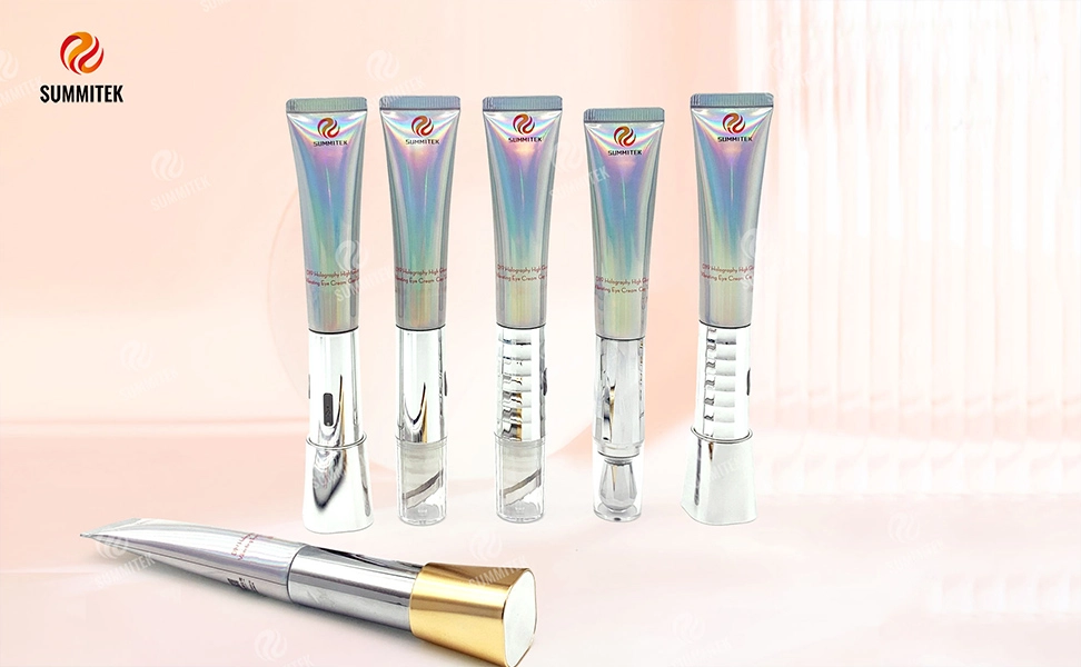 Tube applicateur vibrant intelligent par rapport aux tubes de cr&egrave;me pour les yeux traditionnels&nbsp;: quelle solution d'emballage est la meilleure&nbsp;?